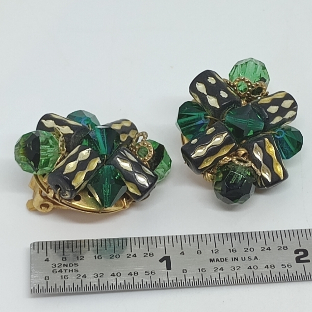 * vintage green & gold glass bead cluster clip on earrings - Picture 2 of 5